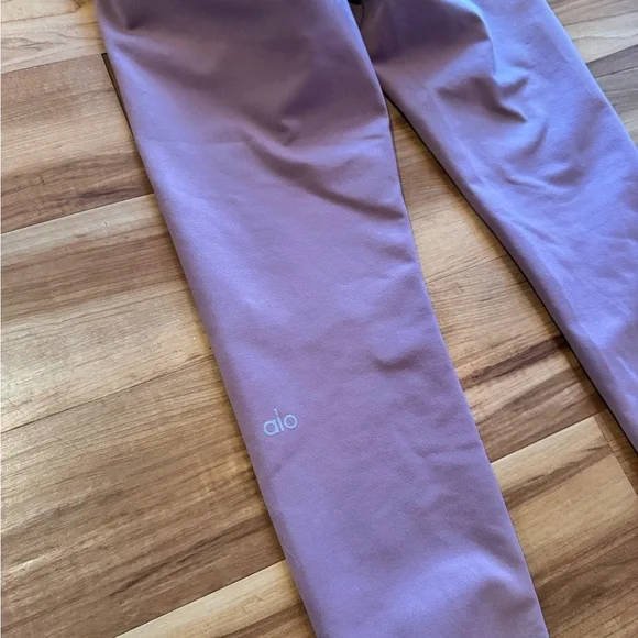 ALO Yoga Dusty Pink High-Waisted Leggings NWOT Size Medium - Picture 5 of 7
